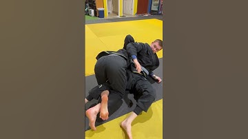 Craziest berimbolo counter ever 🤯🥷🥋 #bjj #jiujitsu #berimbolo #wtf @charliegilpin4338