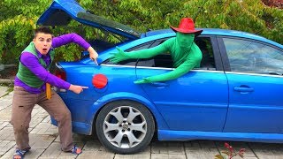 13+ Mr. Joe on Opel Vectra OPC & Gas tank in Trunk Car VS Green Man on Corvette