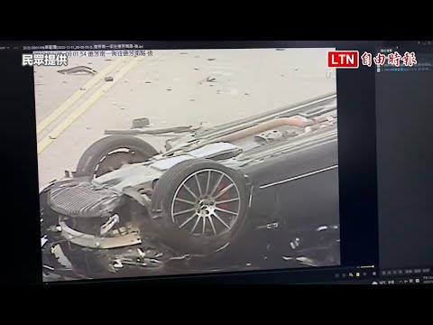 轎車騰空翻滾！台中跨年日5車連環撞影像曝光(民眾/警方提供)