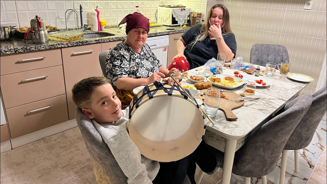 Yemin yerıne geldi🥁yıllardır beklediğim an✅sahur vakti!!!Ramazan davulcusu kapımızı çaldı👏#ramadan 