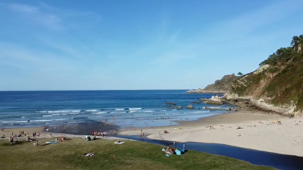 Playa de San Pedro de la Ribera ( o de Bocamar) Cudillero #AVistaDeDrone #mavic desde el río