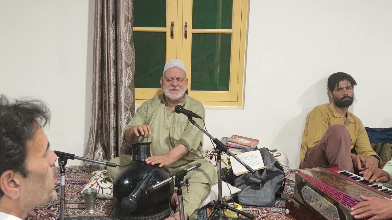 Kalme ahmad Sahib batwari. Singer gh ahmad sofi . Mane panay kane booztam  inderazun saaz