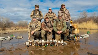 Hunting Ducks on The River Like The Old Days! Crazy Mixed Bag