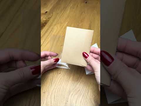 Міні листівка біла 7.5*10 см з конвертом "Love" тиснення червоною фольгою, видео 1