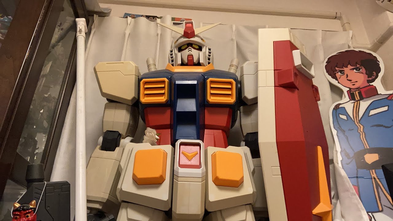 Live streaming the disassembly of a 1/12 scale Gundam - YouTube