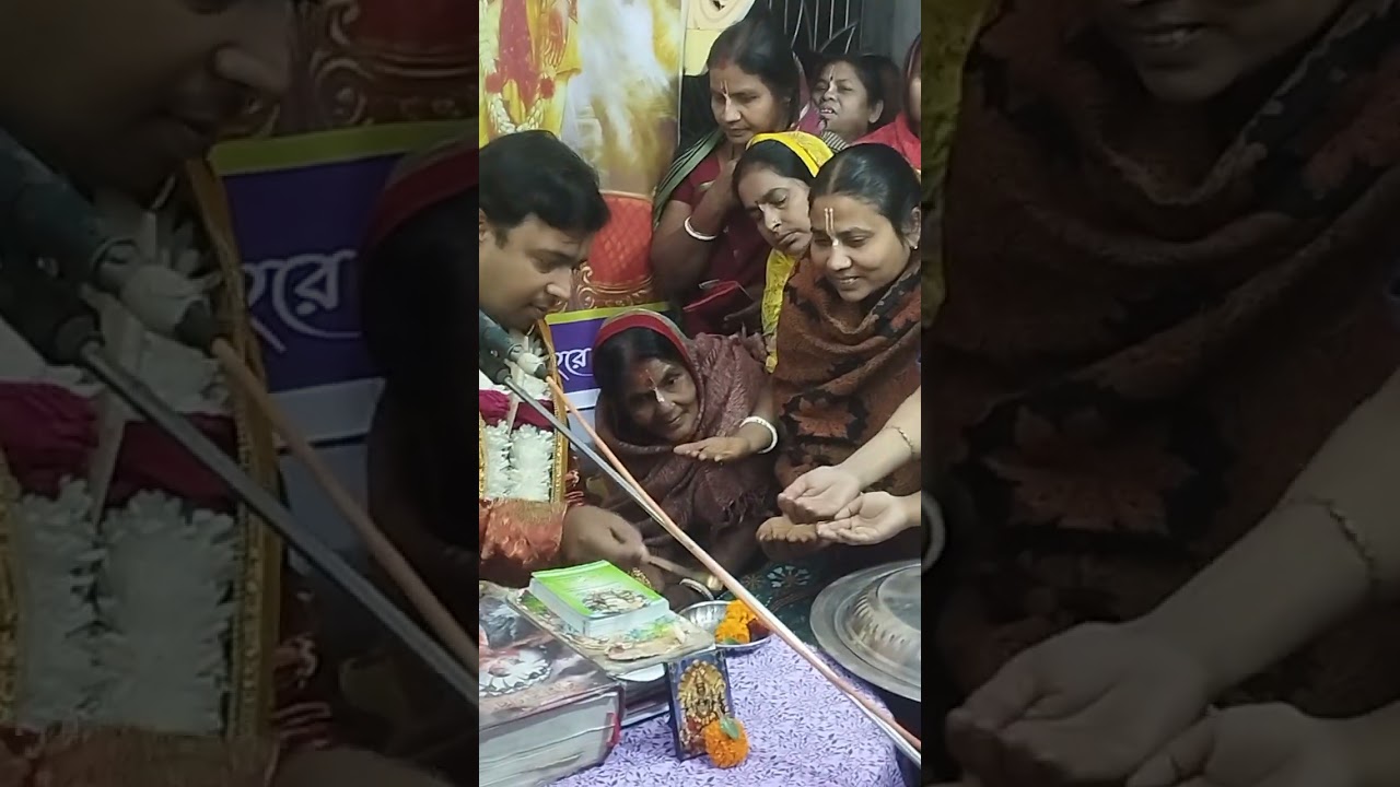 ভক্তরা চরনামৃত নিচ্ছেন ❤️