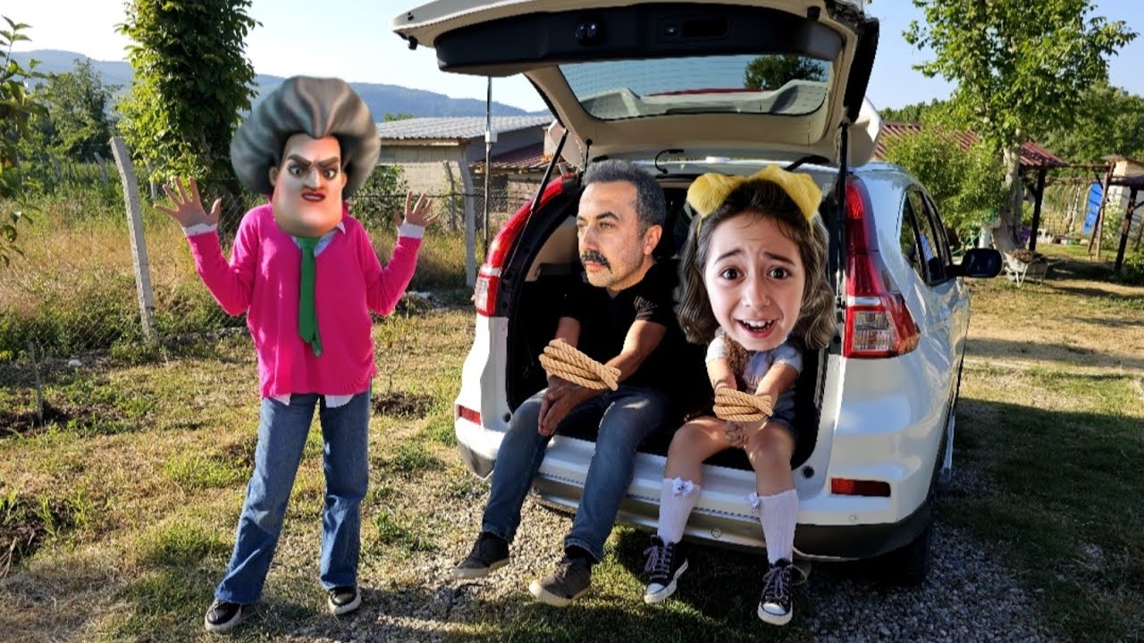 KORKUNÇ ÖĞRETMEN BABAMI BAYILTTI BAGAJA KİLİTLEDİ ESMA KURTARDI !! NEW SCARY TEACHER
