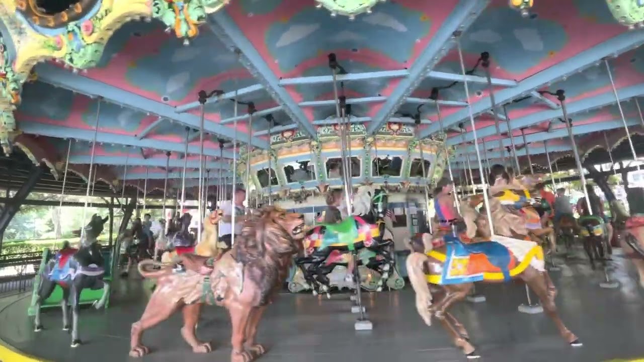 Carousel and Wurlitzer 153 band organ at Kennywood