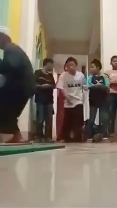 Momen lucu saat shalat tarawih #shorts