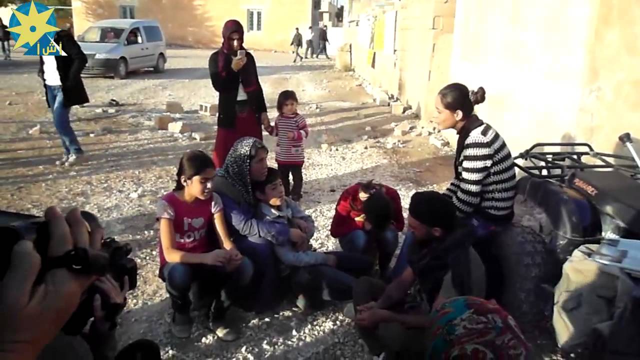 بالفيديو: تفقد  أوضاع اللاجئين الأكراد بمدينه كوباني علي الحدود بين سوريا وتركيا