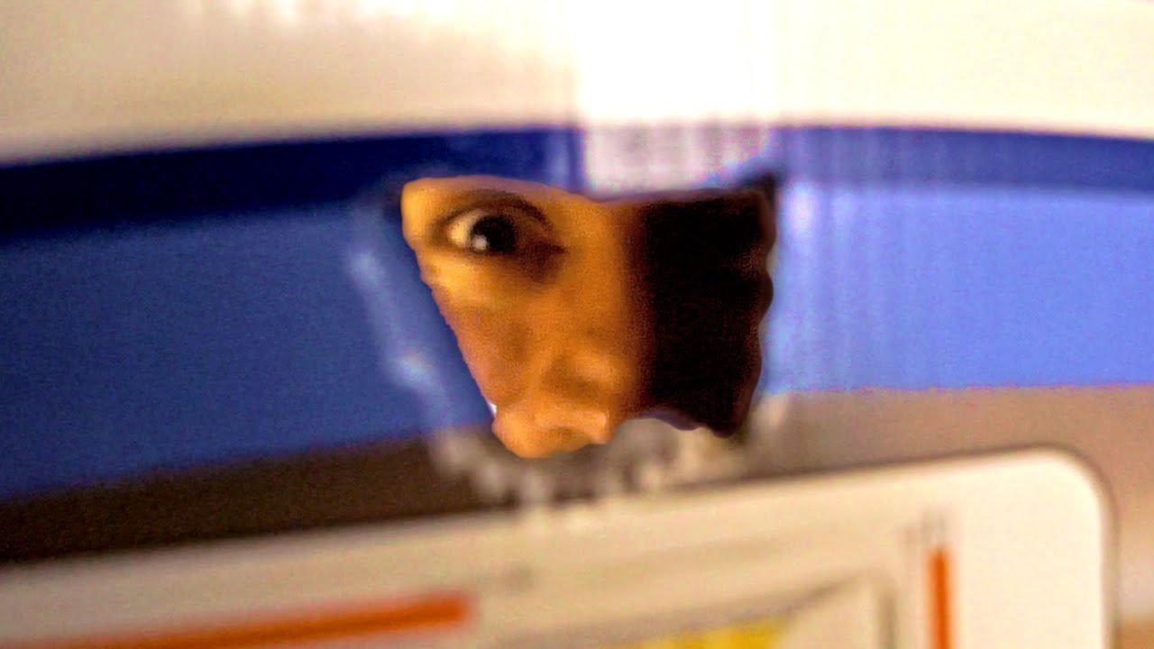 Пугаем парней в офисе!