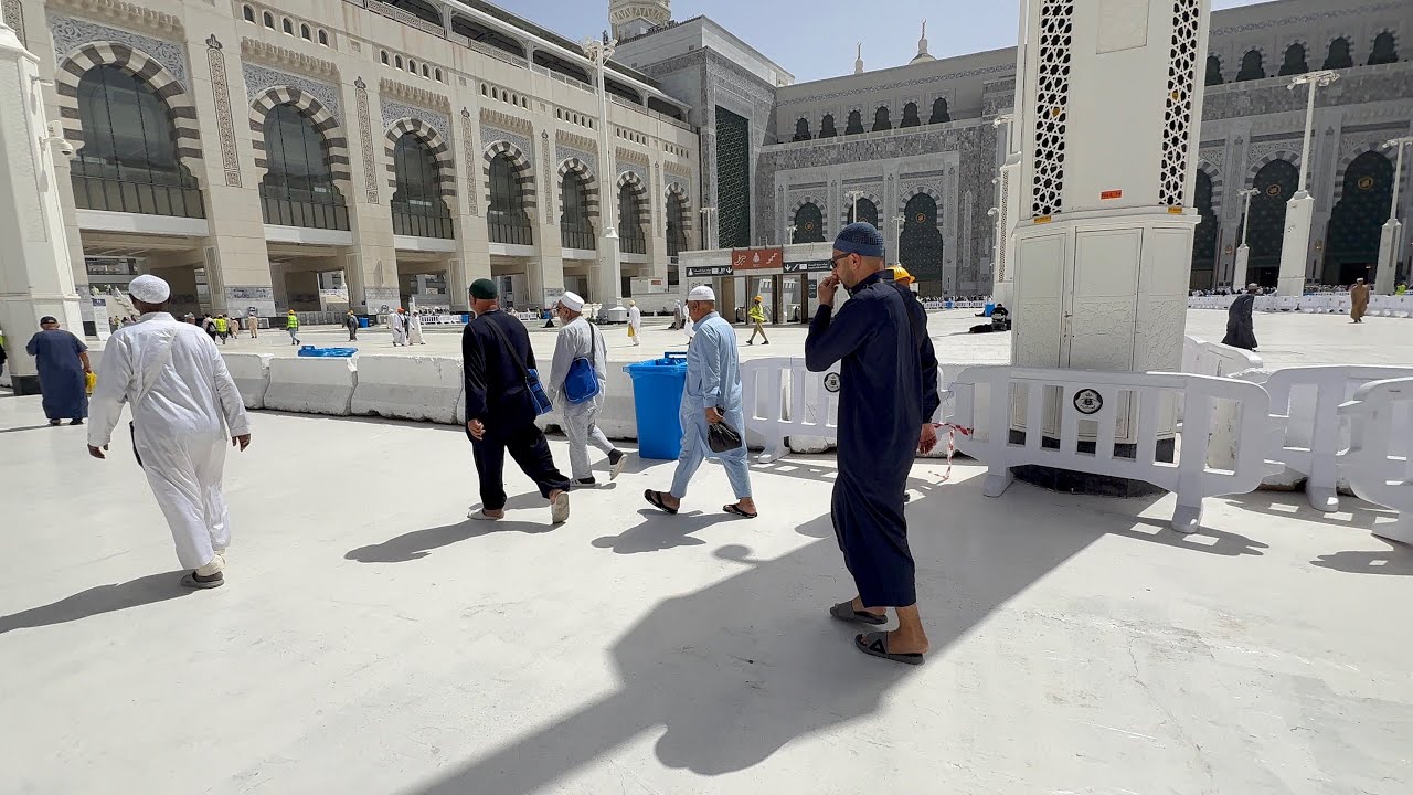 Walking in Makkah Masjid Ul Haram 