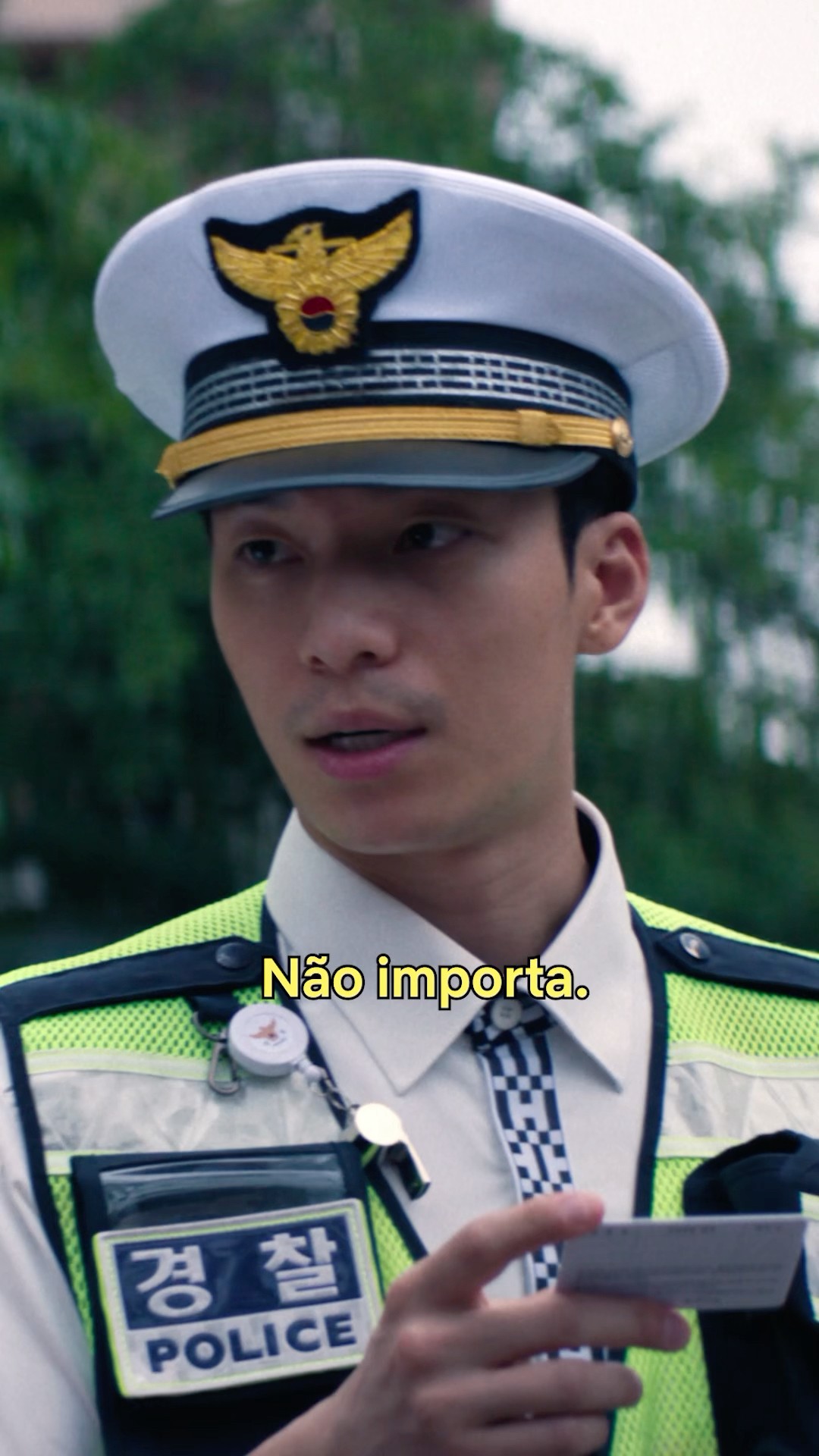 Ela flertou com o policial gato na frente do namorado... #round6