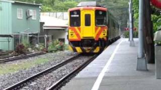 Jiji Line DR1000 arriving Longquan Station