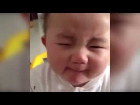 baby-first-lemon-taste---viral-video