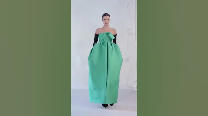 Balenciaga Fall 2022 Haute Couture by Demna featured a host of celebrities like Kim Kardashian - DayDayNews