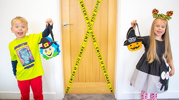 Knock knock Trick or Treat! Halloween with Alex and Gaby & Kids toys