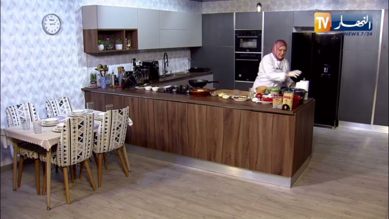 طيب معانا / سلطة الفلفل🫑🫑 سلطة نيسواز 🥗🥗 كسرة محشية 🥙🥙 وعصير الدلاع المنعش 🍉🍉