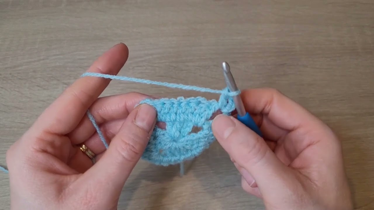 How to crochet a solid granny square