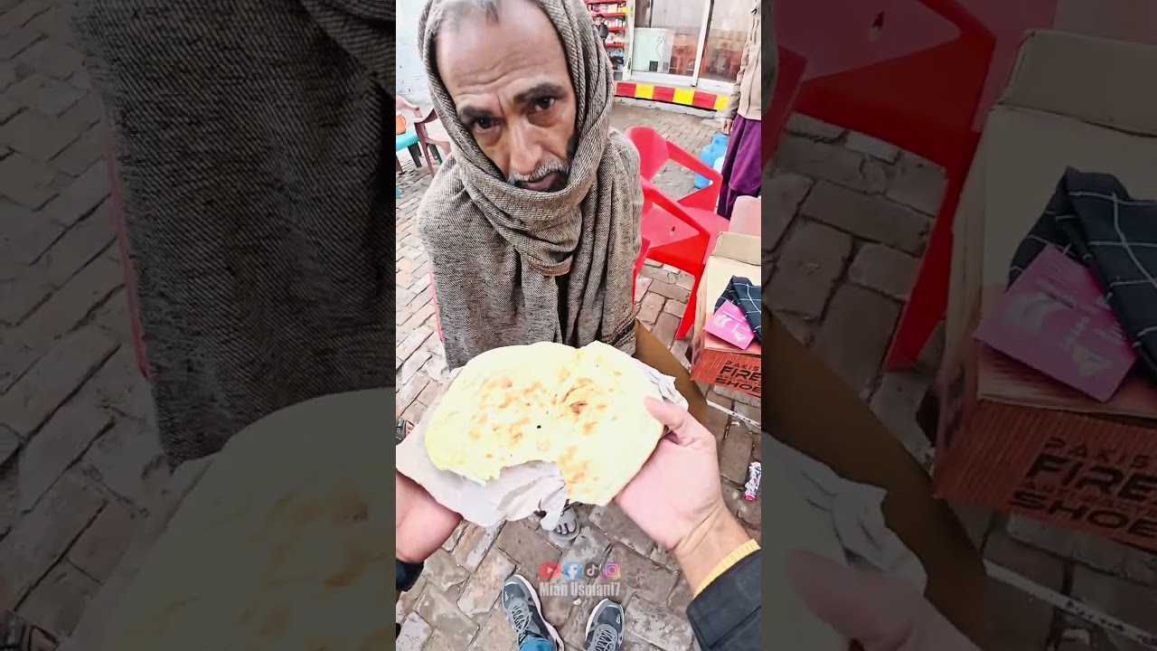 Baba ji mang kar khana kjanay par majboor tha.ghar ma chaar betiyan hai.kamane wala koi nhi#humanity