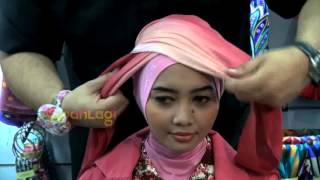Intip Tutorial Hijab Ala Ivan Gunawan Yuk. 