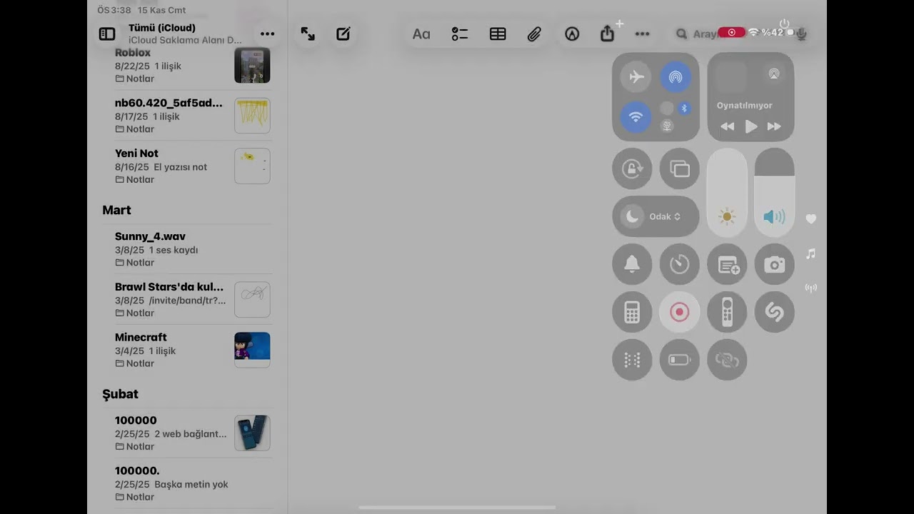iOS 26 home bar hep altta…