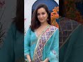 Desi fit shraddha kapoor has a quick posing sesh outside a restaurant in the burbs