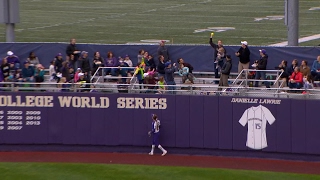 Highlight: Dad one-hand catches Oregon State's Alysha Everett's home run with baby in arm