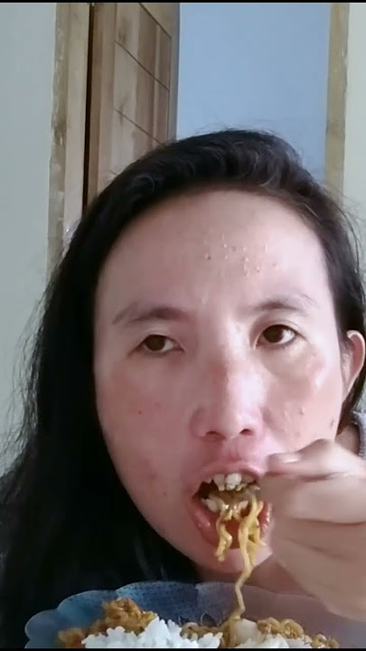 Makan mie pake nasi jadi mual..#shorts #makan