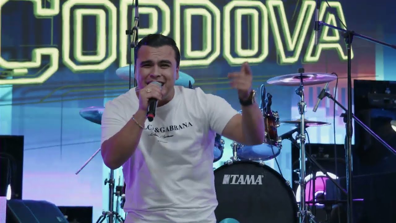 Ian Córdova nos canta Linda Mujer y El Pariente en Vivo En Que Mas Pues!