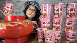 【50歳大食い女】今日の夜ご飯は100円カプ麺大食いでやんす。