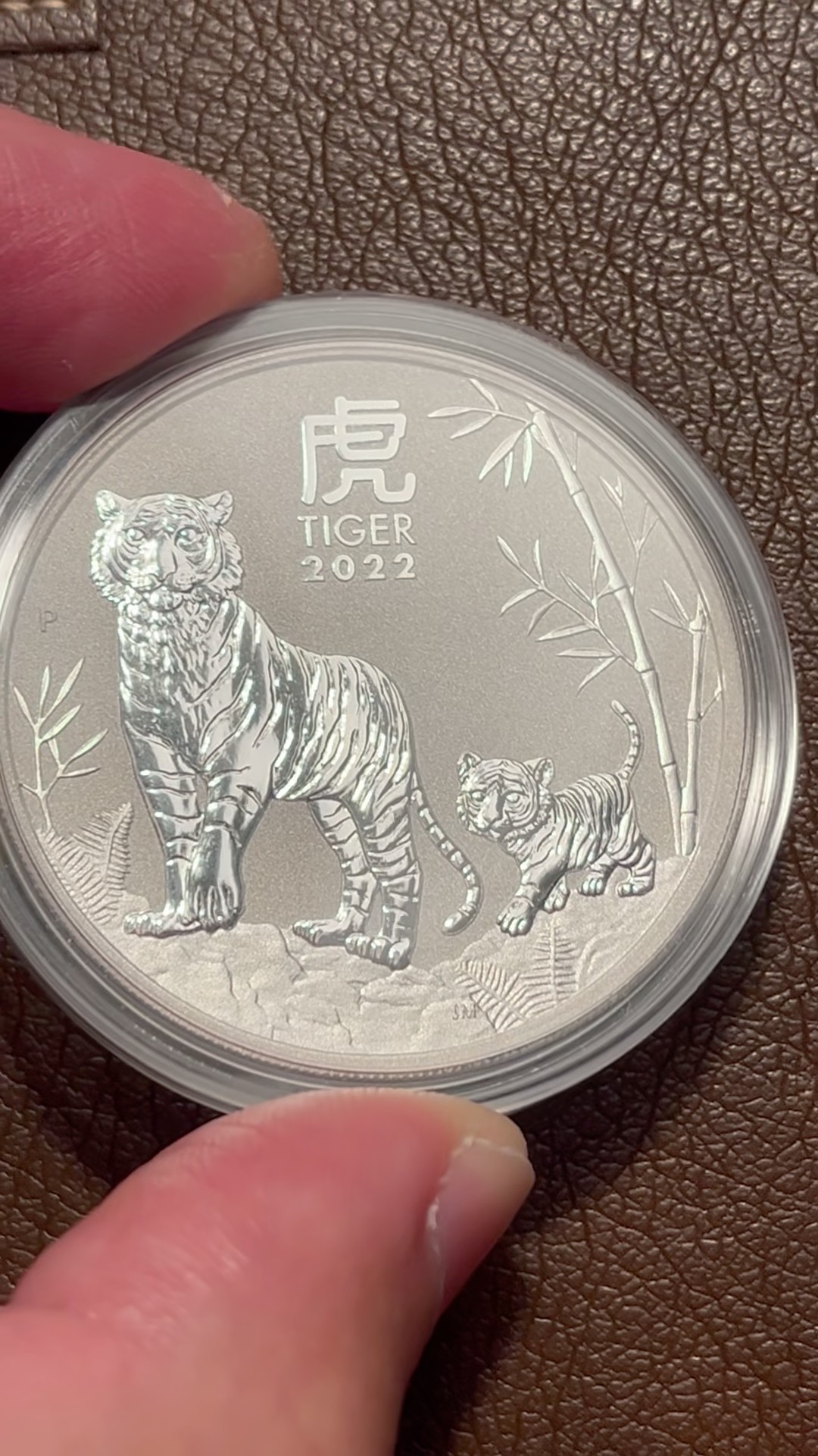 2022年 虎年 銀貨 1オンス Perth Mint Perth Mint 1 oz Silver Coin 2022 Year of the Tiger - YouTube