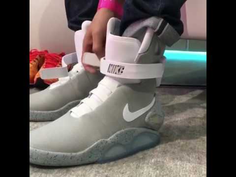 2016 Nike Air Mag! Auto lacing in action! - YouTube