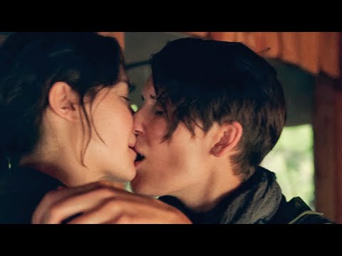Fear the Walking Dead 7x06 Kiss Scene - Isabelle and Al