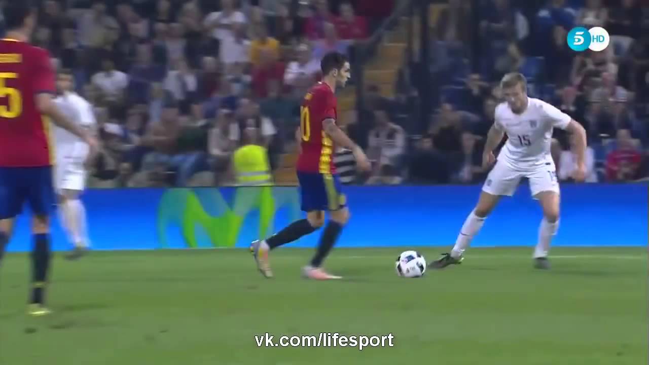 Невероятный гол Марио Гаспара в ворота Англии