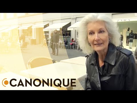 Vidéo: Un Mannequin De 60 Ans Joue Dans La Campagne De Maillots De Bain (PHOTOS)