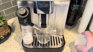 DeLonghi Magnifica EVO Next making a Cappuccino (take 2)  