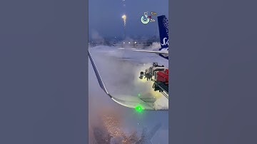 Dọn tuyết thân máy bay