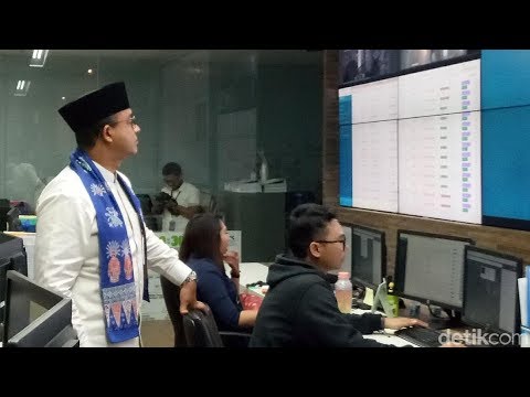 Gubernur Anies Pantau Banjir Melalui Jakarta Smart City