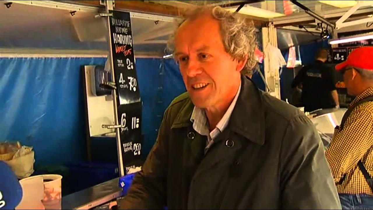 Viskraam merkt nu al extra drukte na haringtest AD