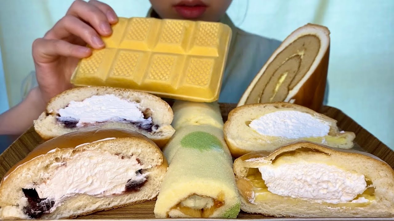 【咀嚼音/ASMR】モナ王、たっぷりホイップクリームパンとロールちゃん‼︎で糖分補給。食べるだけ。mukbang/No talking/eating sounds