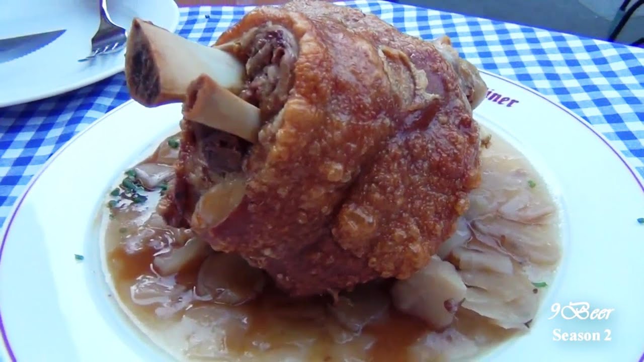 Crisp knuckle of pork ขาหมูเยอรมันที่เบอร์ลิน