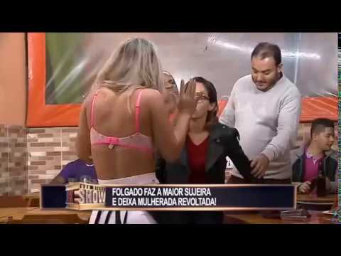 brazilian-prank---clumsy-waitress