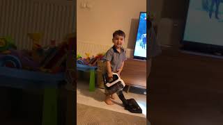 Ahmet Ayaz Süpürge Yapiyor