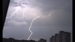 Гроза в Харькове 2 июня 2019 молнии в замедленной съёмке