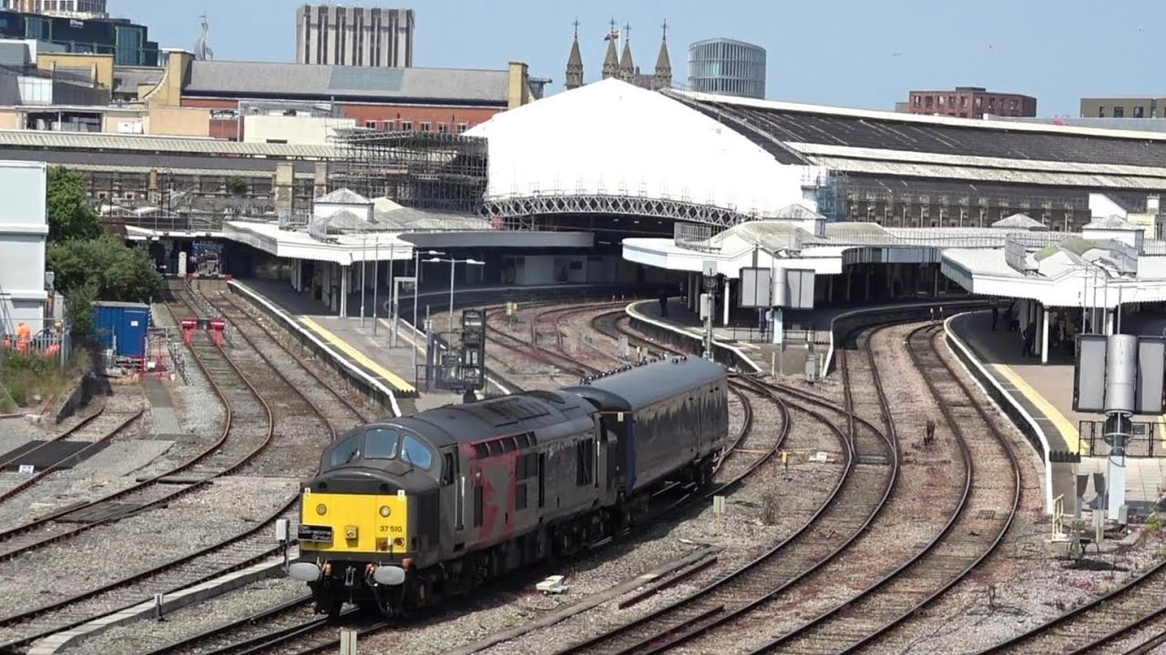 37510 + Barrier Coach, 5V84 @ Bristol Temple Meads - 07/06/23 - YouTube
