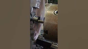 A good quick way for tapping by lathe.#lathe #threads #machine