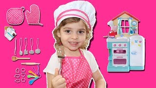 Daniela Pretend Play w/ Cute Chef Set Toy and Peppa Pig Kitchen