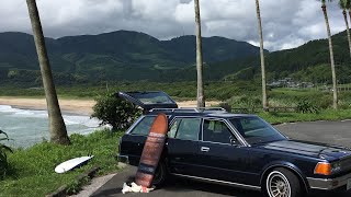 レトロカーとレトロボードでサーフィン