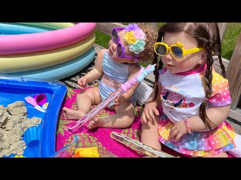 FIESTA EN LA PISCINA CON DOS BEBÉS REBORNS NASHLY DANIA Y BRISEIDA / MIS REBORN SE METEN AL AGUA😱